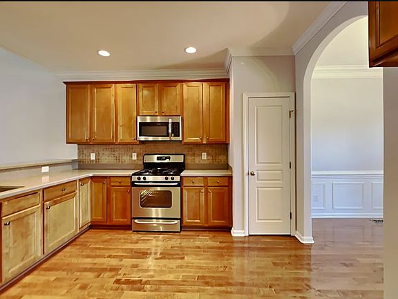 5th image of 24 Mill Cir