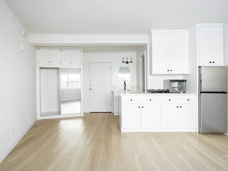 1811 Tamarind Ave — Photo 12
