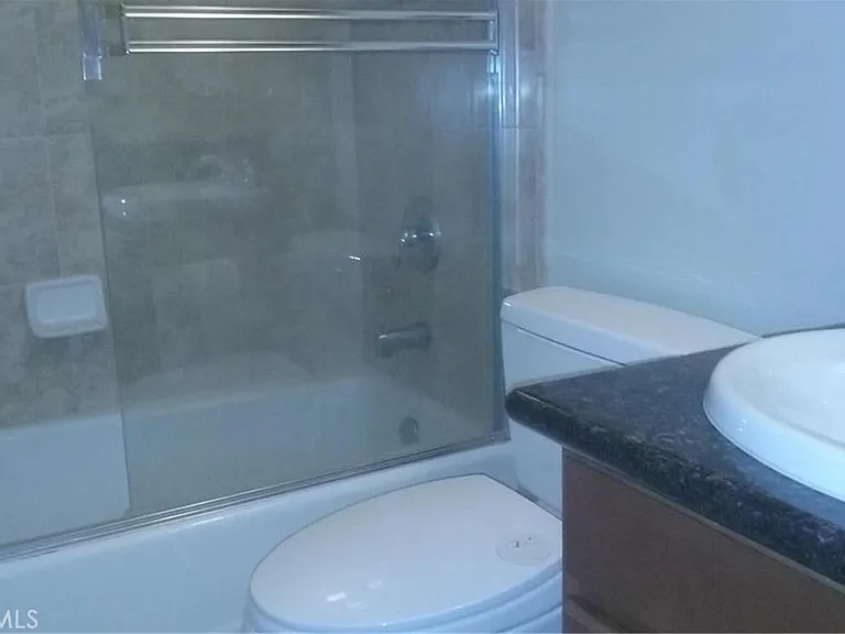 128 E Broadway #I — Photo 18