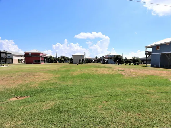 212 Pine Ln, Grand Isle, LA 70358