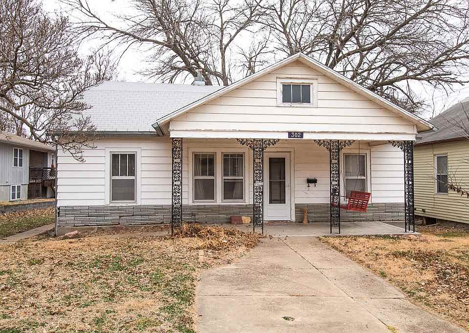 302 Spruce St, Wamego, KS 66547 | Zillow