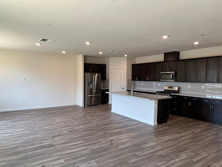 407 Cardini Ct — Photo 2
