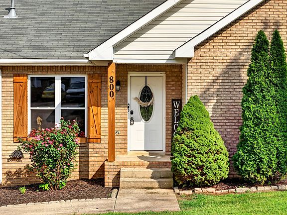 2nd image of 800 Leigh Ann Dr