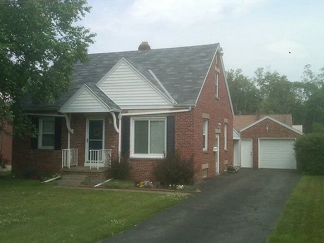 796 Maple St photo 1