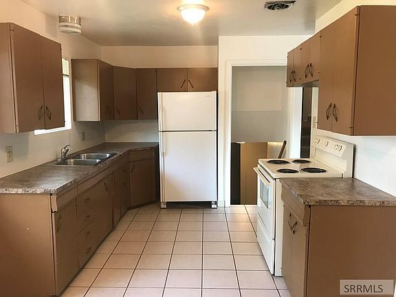 3rd image of 373 Moonlite Dr