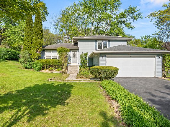 2nd image of 405 N Glengarry Dr
