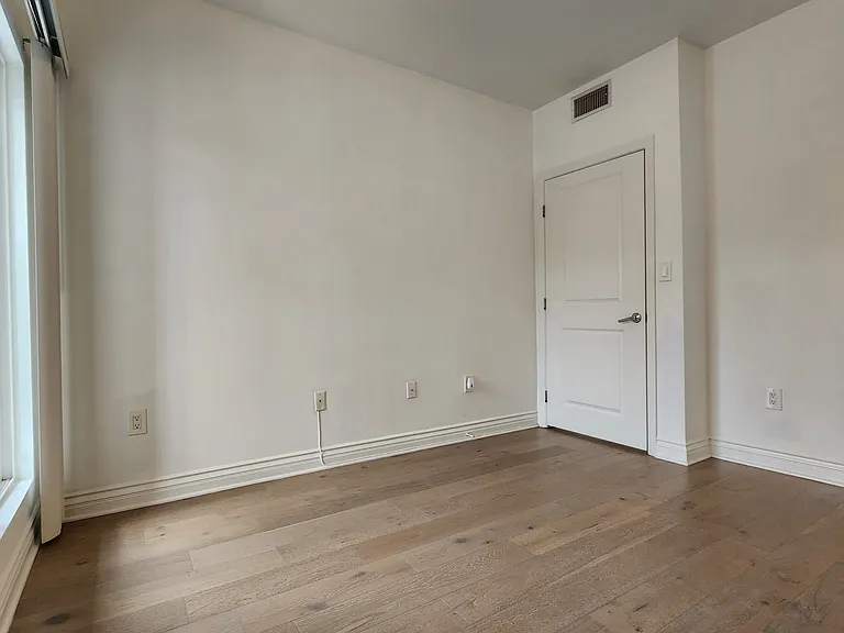 147 S Doheny Dr #102 — Photo 21