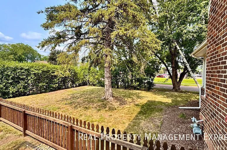 509 W 25th St — Photo 23