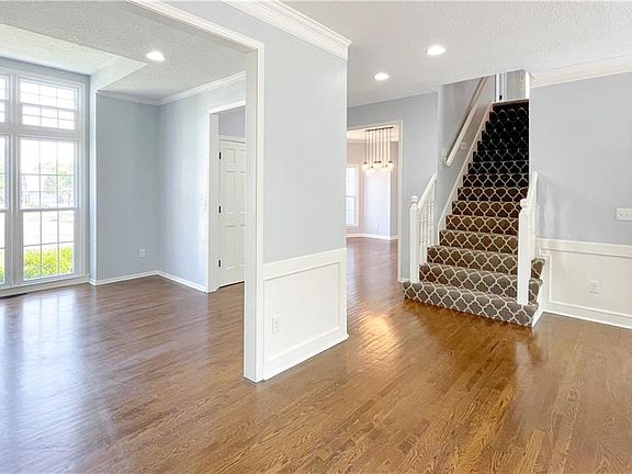 5th image of 12910 Garnett Ln