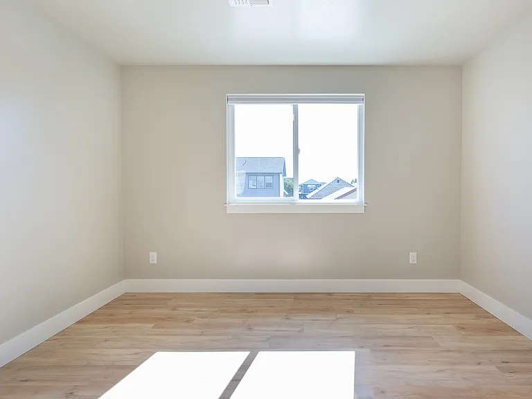 5377 Remington Dr — Photo 25