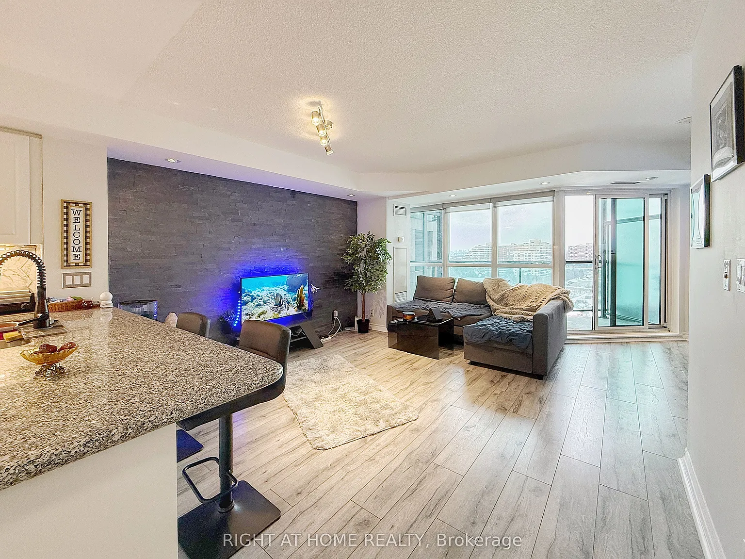2 bed, $2,550 — Photo 4