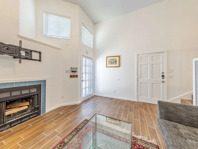 1500 Woodlawn Blvd #4 — Photo 8