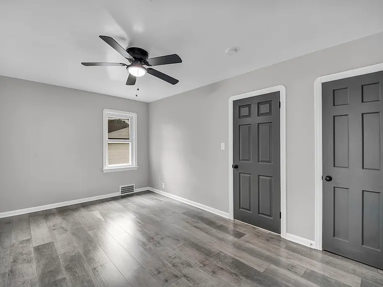 15907 Walden Ave — Photo 12