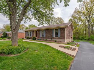 8012 Huntsman Trl, Louisville, KY 40291