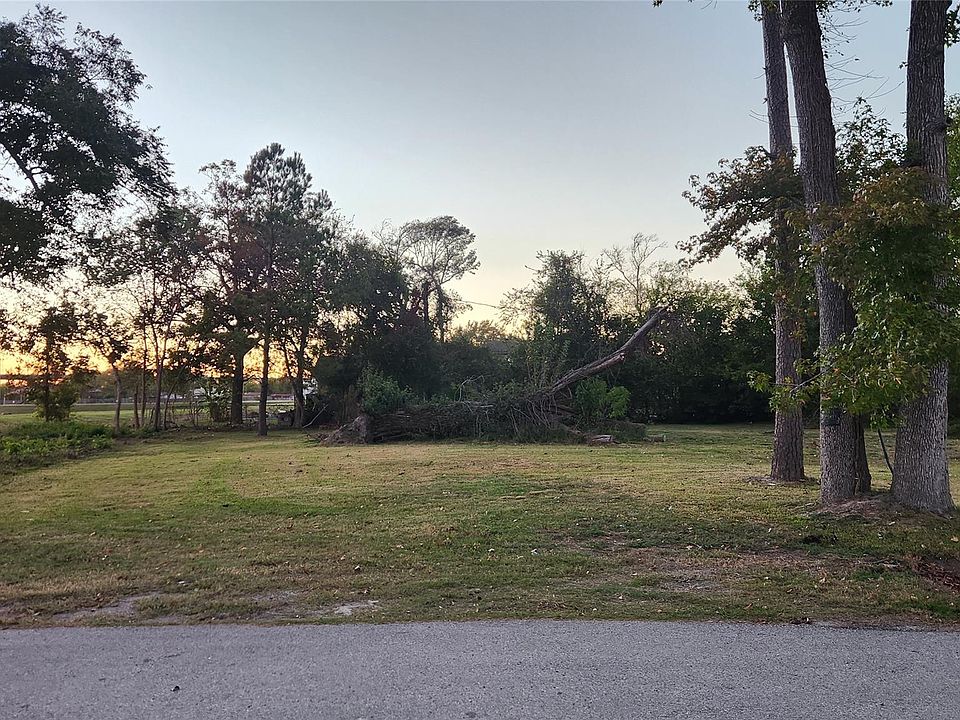 1st image of 15607 Dowlwood Dr