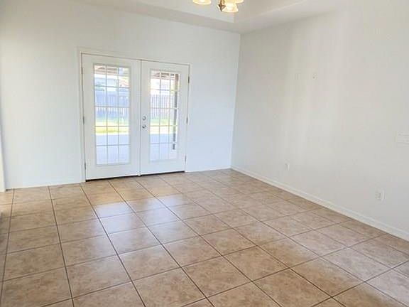 4th image of 7589 Arrowwood Ave