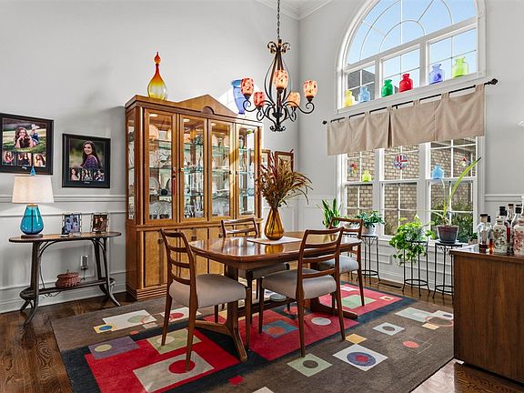 5th image of 309 Crepe Myrtle Way