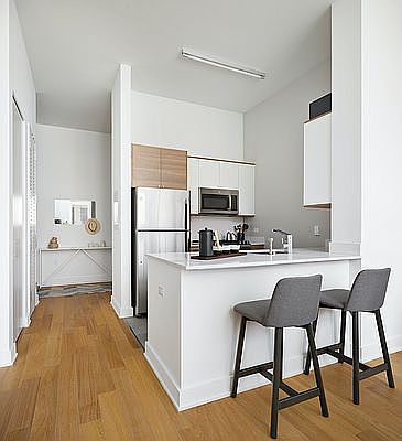 3rd image of 4322 Queens St #10