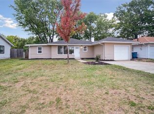 8796 W Ridgewood Dr, Parma Heights, OH 44130