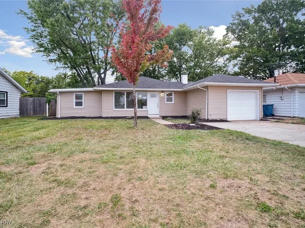 8796 W Ridgewood Dr, Parma Heights, OH 44130