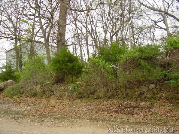 1037 Estate Rd, Osage Beach, MO 65065