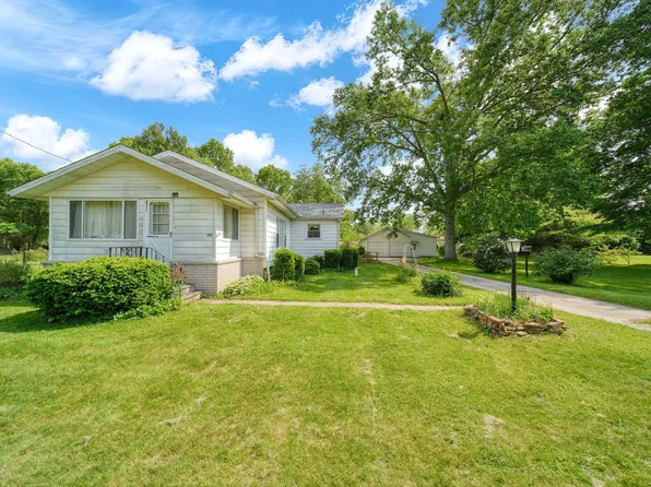 225 Center Ct, Jackson, MI 49202