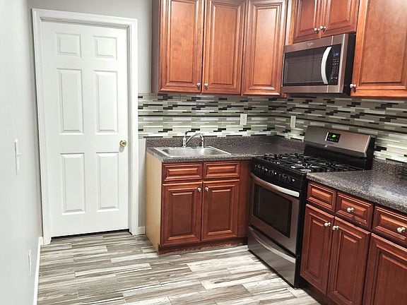4th image of 20-22 Yates Ave #3