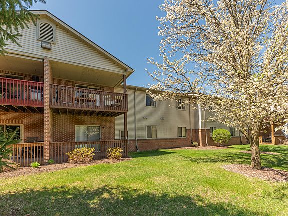 4th image of 2482 Eagles Cir Unit 6
