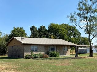 120 N Hickory Ave, Coleman, OK 73432