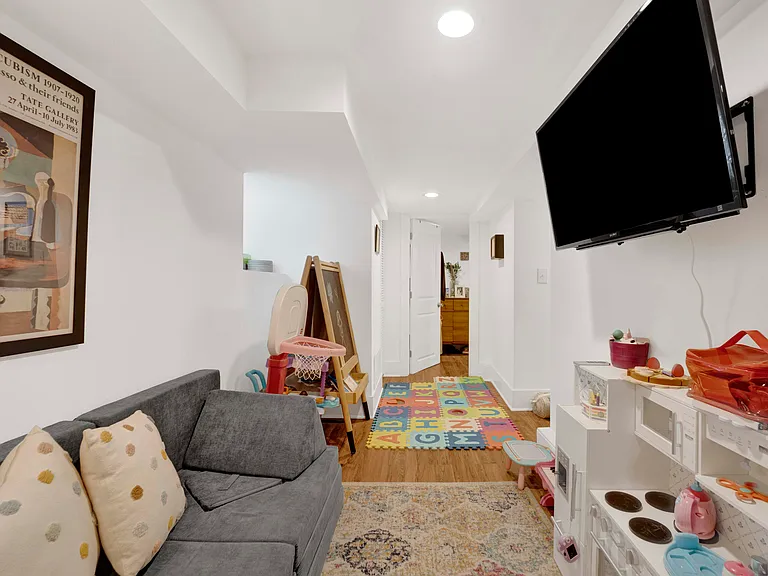 1140 N Winchester Ave #1F — Photo 16