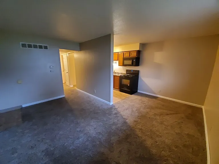 West Glen Apartments — Photo 46