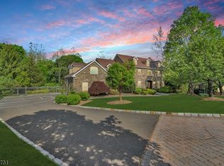 8 Perry St, Peapack, NJ 07977