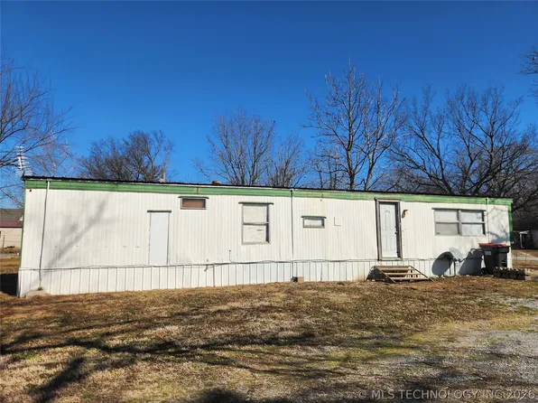 111 E 4th St, Chelsea, OK 74016