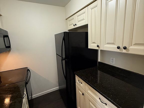 3rd image of 565 E Station Ave #557A