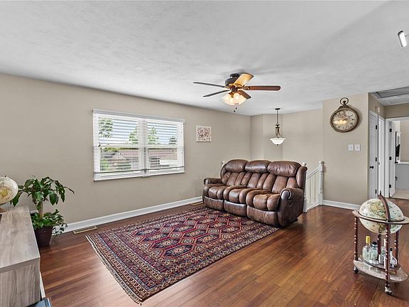 4th image of 3280 Gwengreen Dr