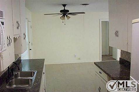 3rd image of 1412 Lakewood Dr
