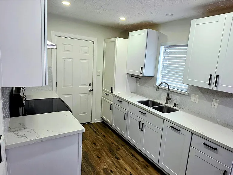 7518 Smiling Wood Ln — Photo 3