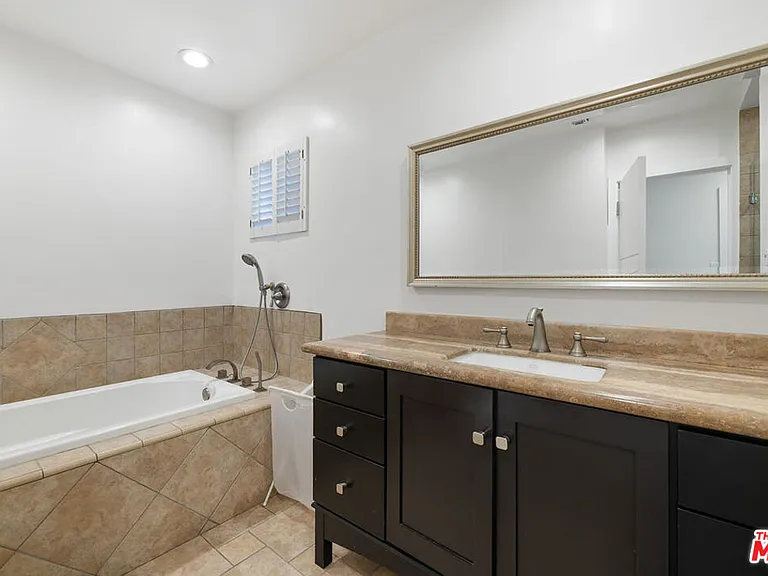 5439 Carpenter Ave — Photo 19