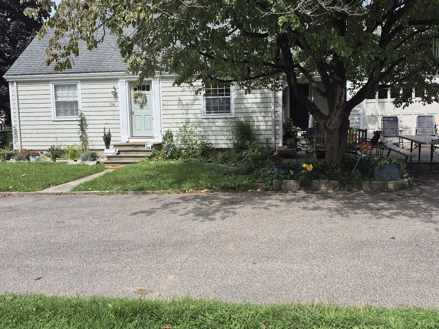 4 bed, 1.5 bath, 2032 sqft, $3,200 — Photo 1
