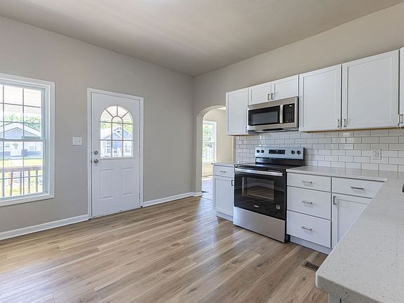 5th image of 3305 Doniphan Ave