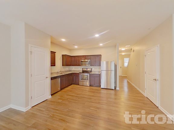 3rd image of 11956 Fuller St
