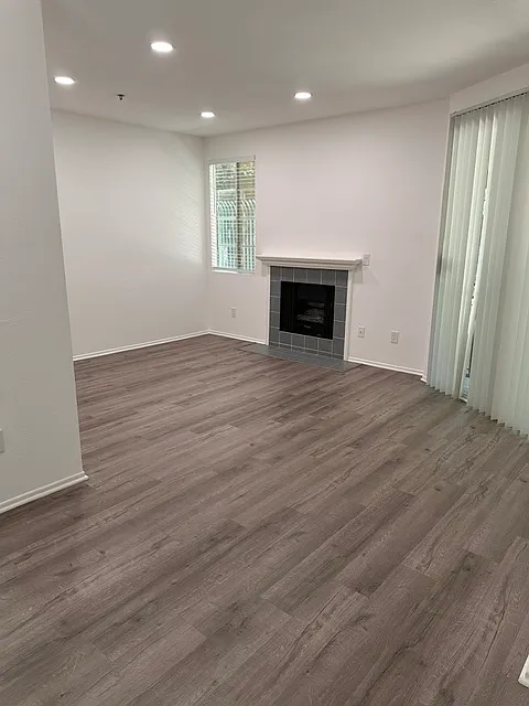 Brentwood Apartments — Photo 2