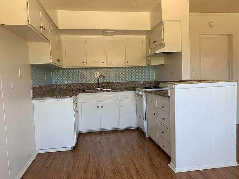 12862 Galway St #10 — Photo 5