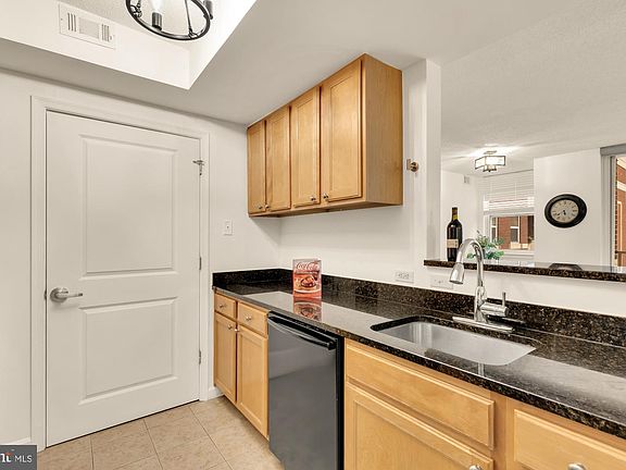 5th image of 880 N Pollard St APT 801