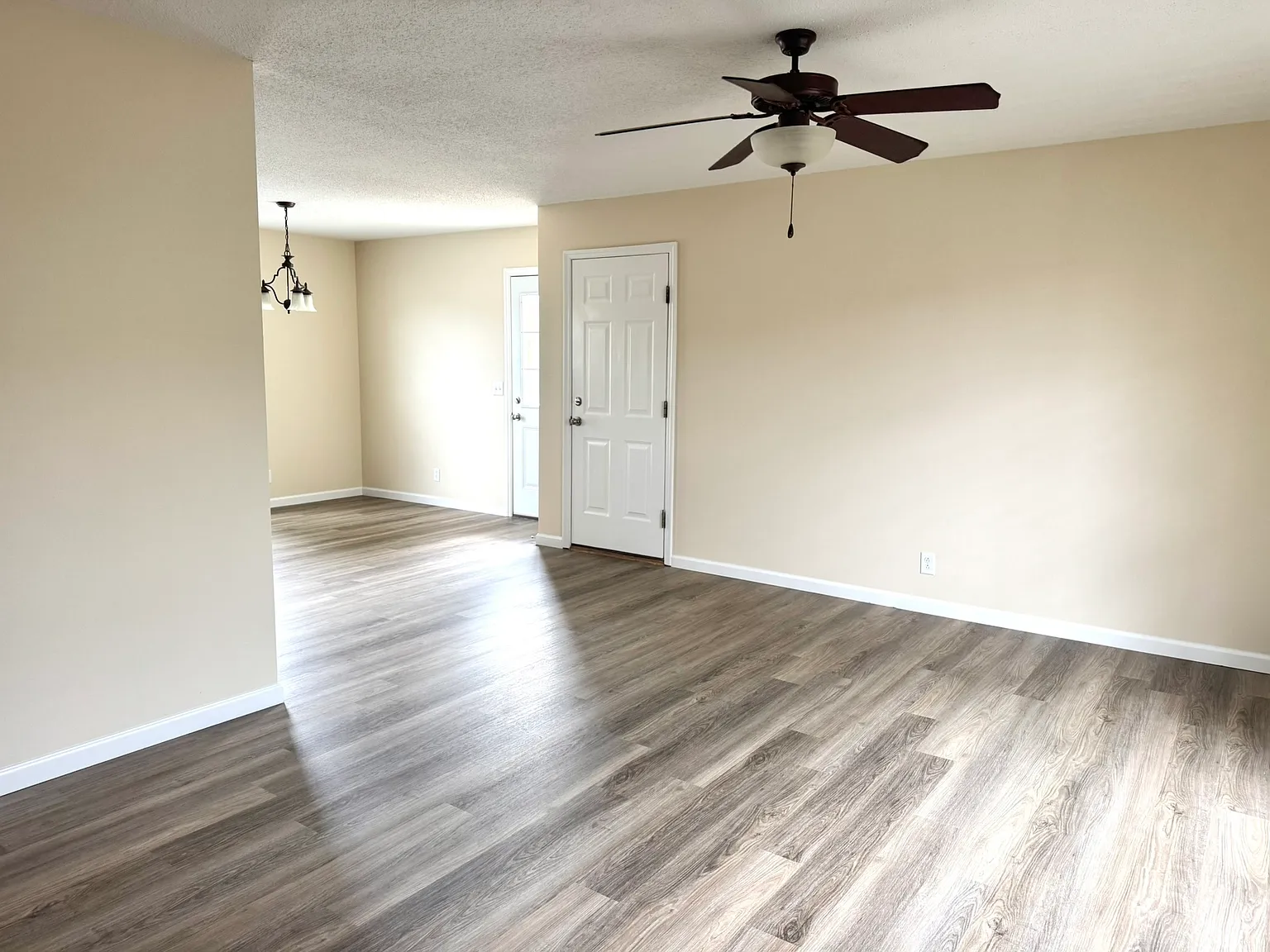 3 bed, 1192 sqft, $1,850 — Photo 2