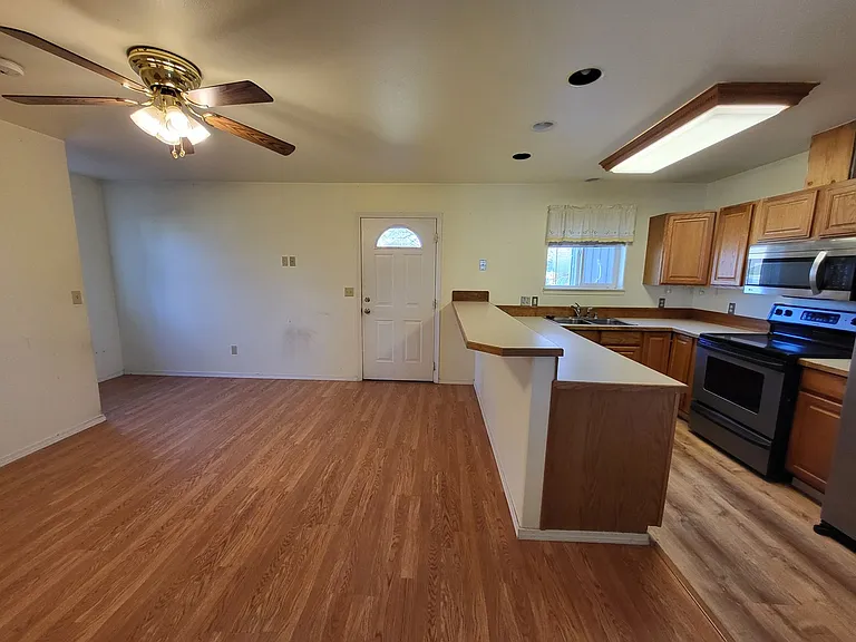 1872 Alder Ave #A & B — Photo 8