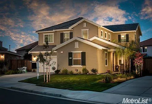 1745 Hummingbird Way photo 1