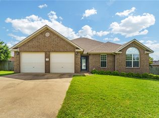 1321 S Saint Andrews Cir, Fayetteville, AR 72701