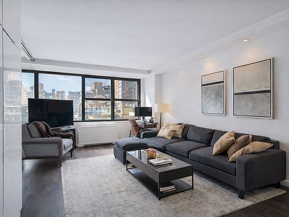 4th image of 7 E 14th St APT 1008