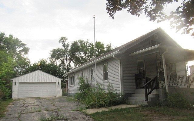1st image of 610 Barry Rd